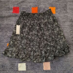 ❇️ NWT $68 Dex Smocked Ruffle Black White Night Floral Mini Skirt Size Small